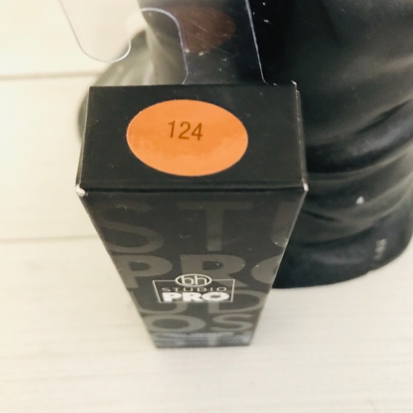 bh STUDIO PRO Total Coverage Concealer Shade 124 - Picture 5 of 9